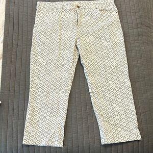DASH size 10 capris white with green triangles